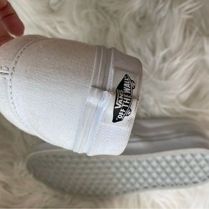 White vans women’s size 6. Only worn once before realizing they didn’t fit